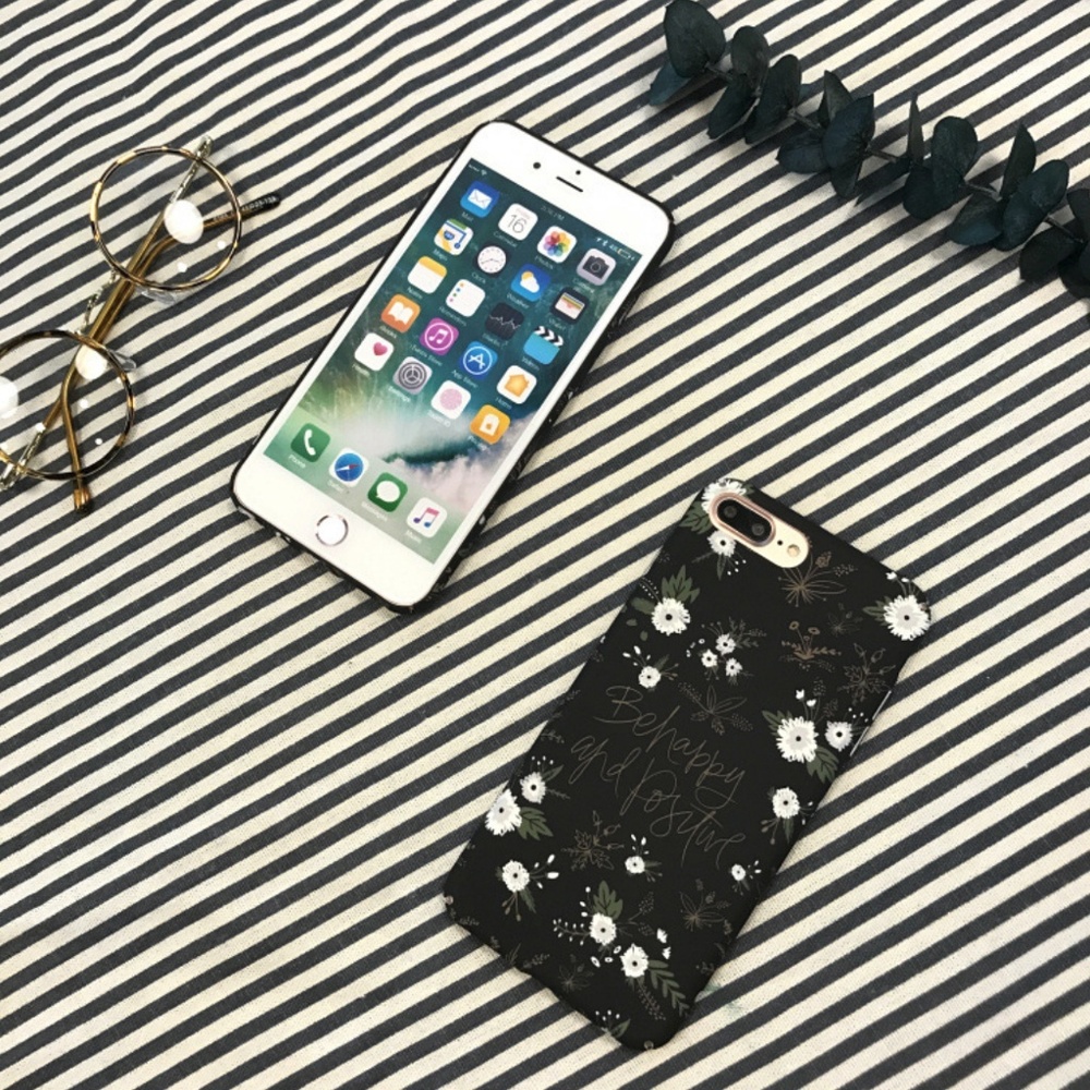 NEW iPhone 7/8 White Flower Case - Picture 4 of 4